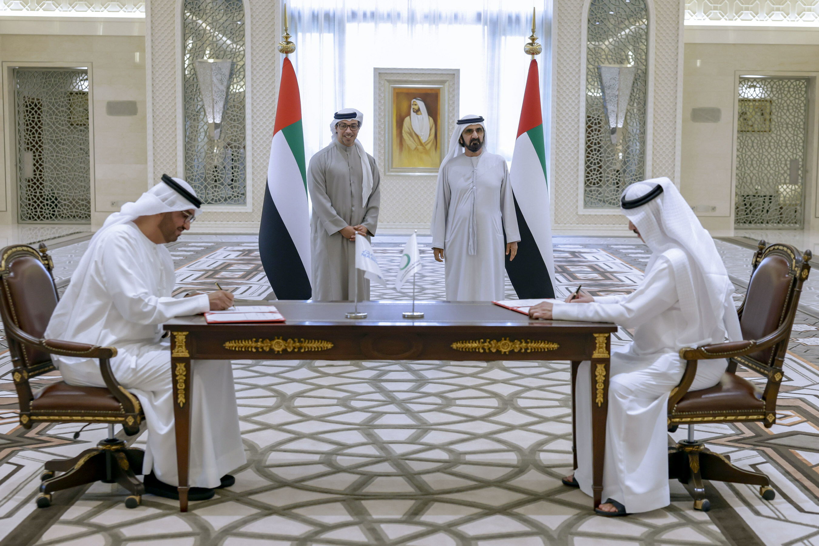 Mohammed bin Rashid witnesses signing of agreement between Masdar and DEWA to deliver 6th phase of world's largest single-site solar park PV Project