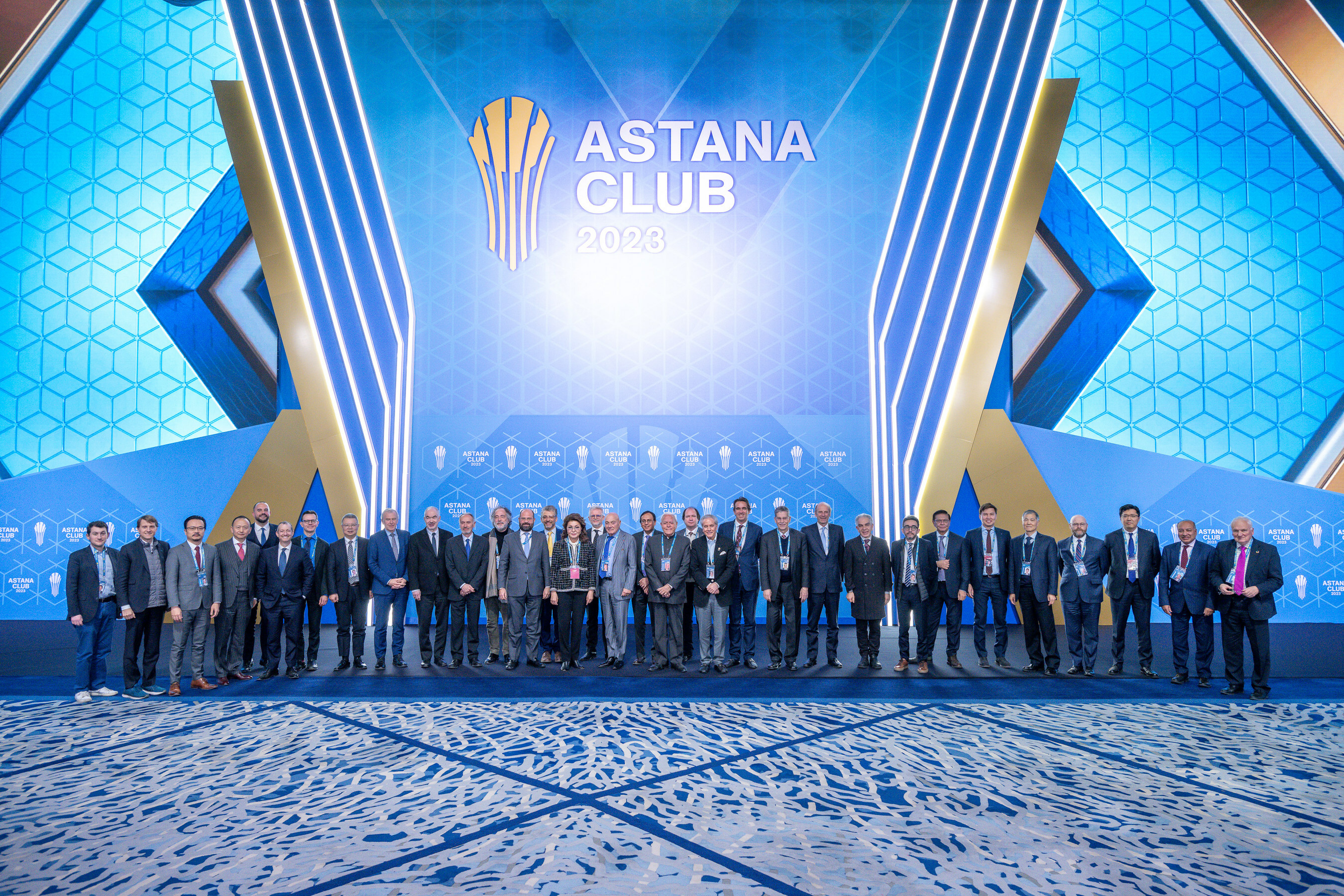 Astana Club:  Nursultan Nazarbayev - Moscow and Washington need to hold direct talks to resolve the deadlock in Ukraine