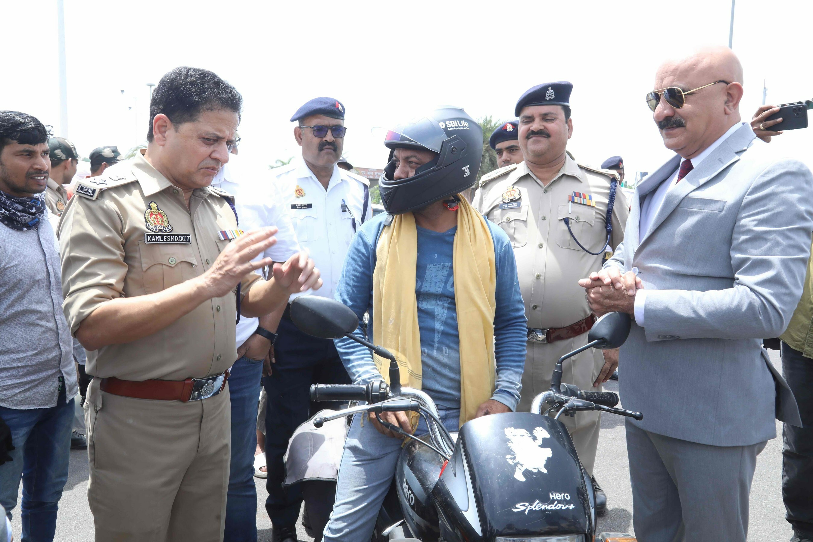 SBI Life Insurance & Lucknow Traffic Police highlight the importance of 'protection' by hosting a public awareness drive in Lucknow city