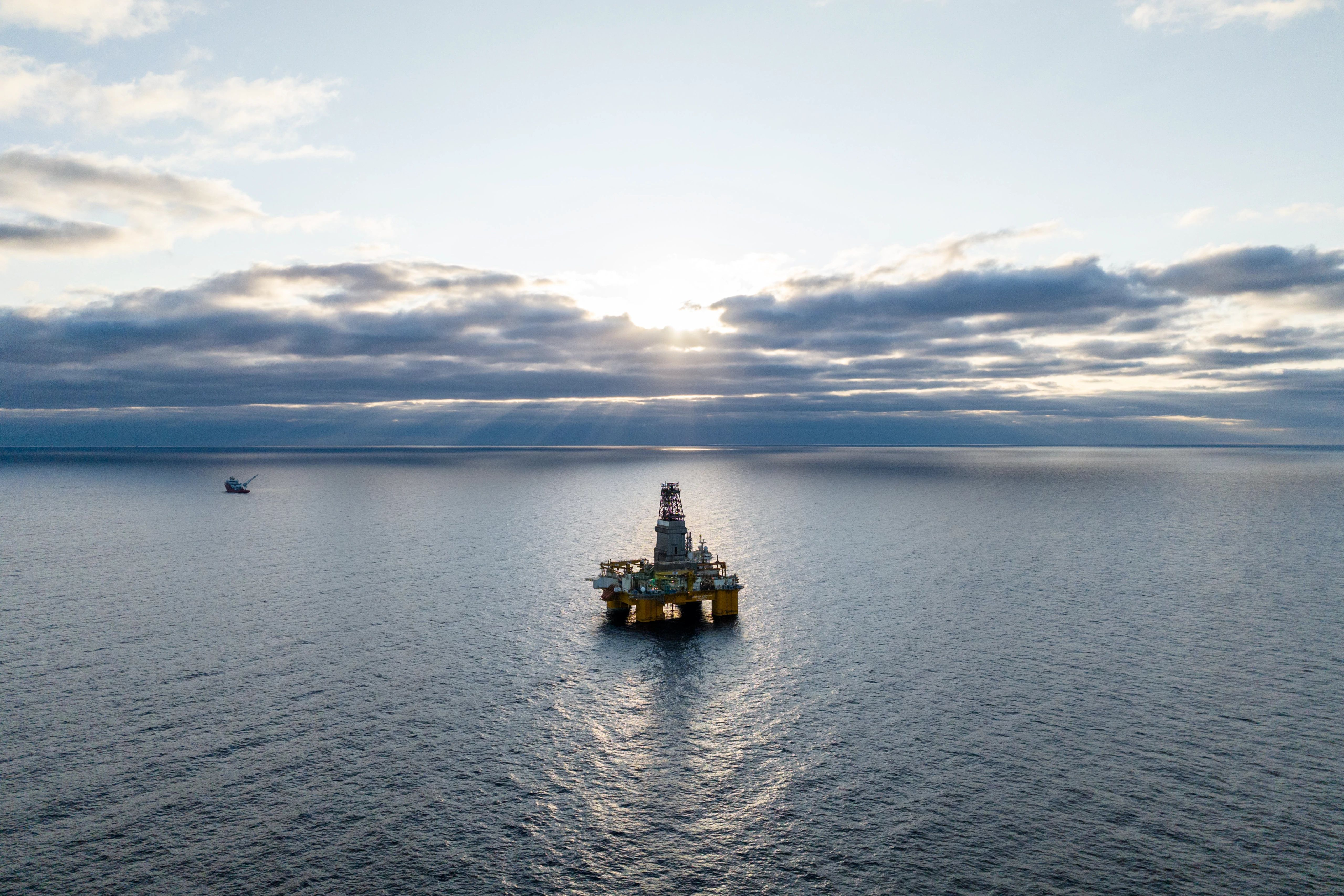 SLB awarded multi-region deepwater contracts by Shell to support capital-efficient energy development